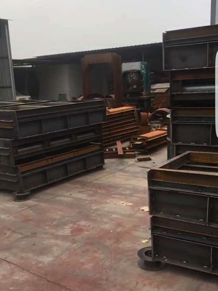 高铁遮板钢模具 (8)