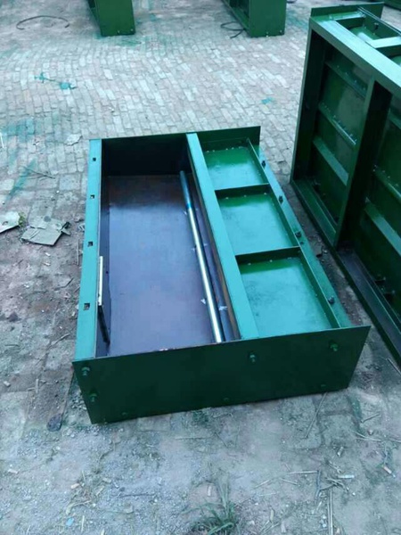 高铁遮板钢模具 (3)