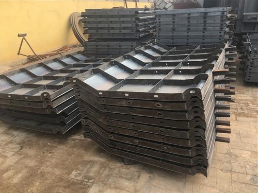 防撞护栏钢模具 1(1)