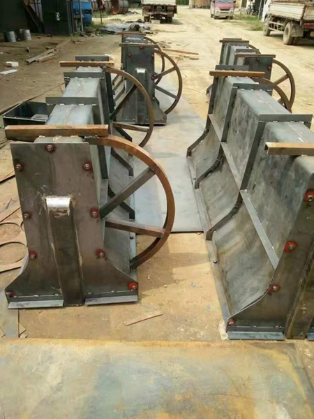 隔离墩钢模具 (11)