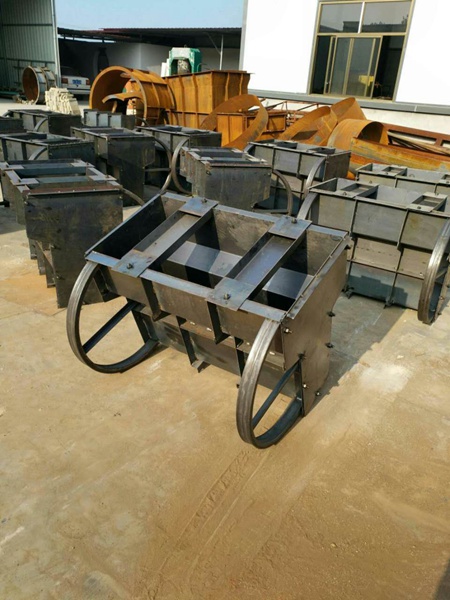 隔离墩钢模具 (1)