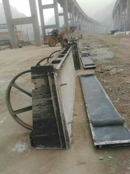 隔离墩钢模具 (2)