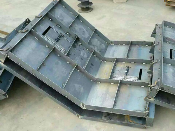 防撞护栏钢模具 (1)