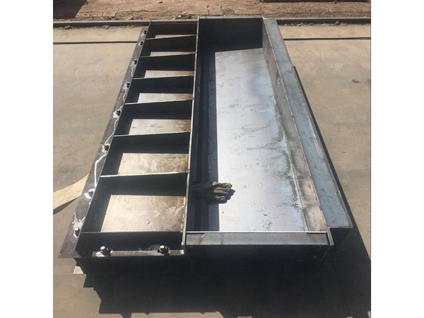 高铁遮板钢模具 (10)