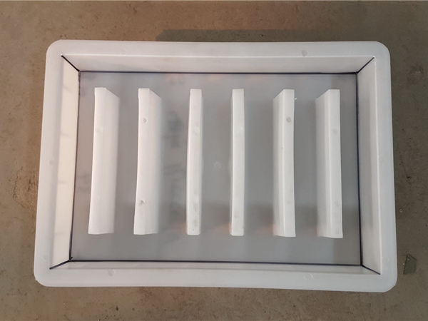 长条孔沟盖板模具 (10)