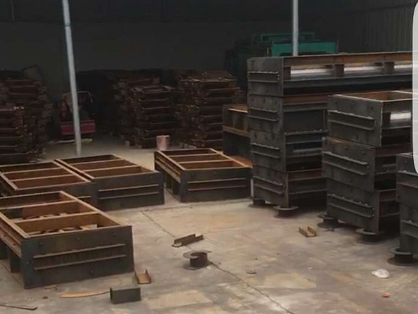 高铁遮板钢模具 (7)