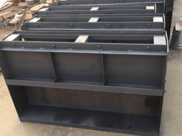 高铁遮板钢模具 1(1)