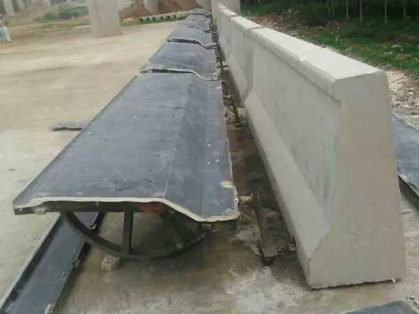 防撞护栏钢模具 (2)