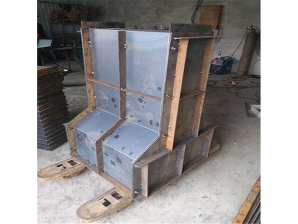 隔离墩钢模具 (16)