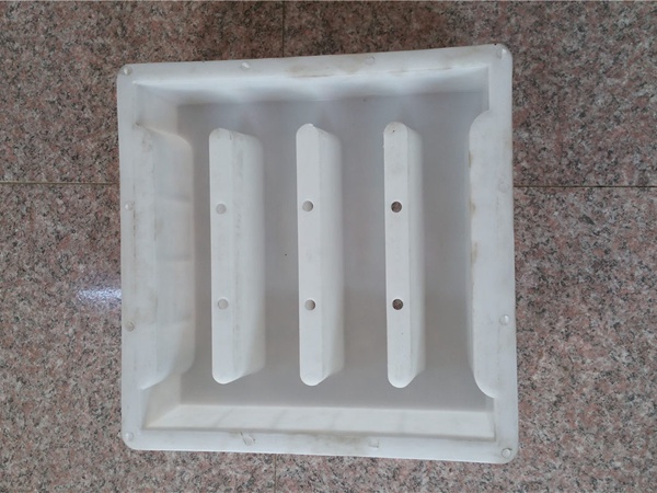 长条孔沟盖板模具 (4)